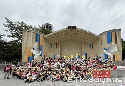 康寧大學攜手佳和幼兒園　老幼共學陶笛快閃展現愛與成長