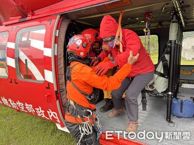 高山症發作！女登南湖大山突肢體無力呼吸喘　黑鷹直升機火速救援