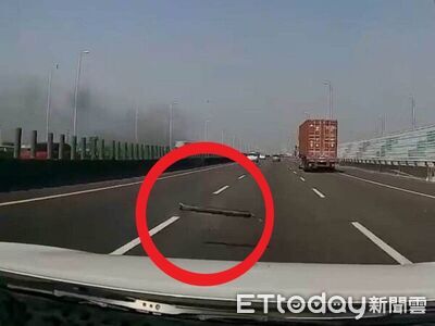 國道飛來傳動軸狠砸油電休旅車　氣囊全爆駕駛嚇傻...險人生登出