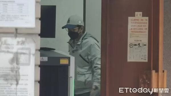 ▲▼台北地院25日審理精舍命案，同案被告藝人李威與妻子簡瑀家以證人身分出庭應訊。（圖／記者黃哲民攝）