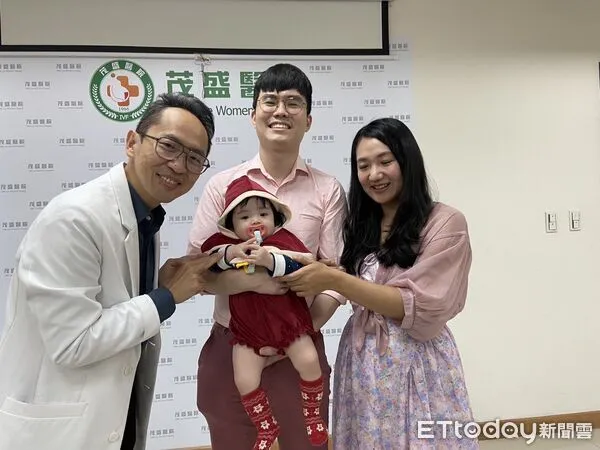 ▲許小姐感恩節前夕帶家人回台中茂盛醫院感謝。（圖／記者游瓊華翻攝）