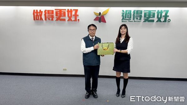 ▲市長黃偉哲於治安會報中表揚成功阻詐的金融機構與超商人員，肯定第一線守護市民財產的努力。（圖／記者林東良翻攝，下同）