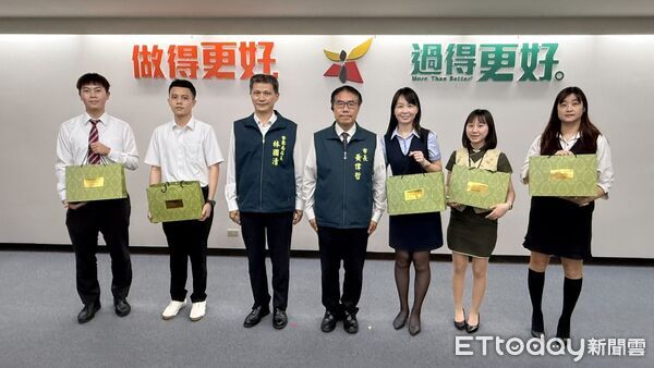 ▲市長黃偉哲於治安會報中表揚成功阻詐的金融機構與超商人員，肯定第一線守護市民財產的努力。（圖／記者林東良翻攝，下同）