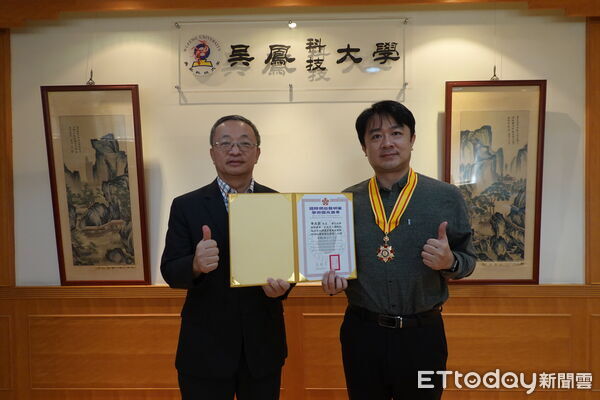 ▲▼  吳鳳科技大學消防系黃奕豪副教授榮獲2025年國際傑出發明家學術國光獎章   。（圖／吳鳳大學提供）