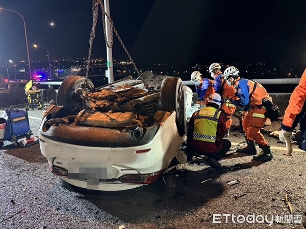 ▲▼苗栗晚間嚴重車禍。（圖／記者楊永盛翻攝）