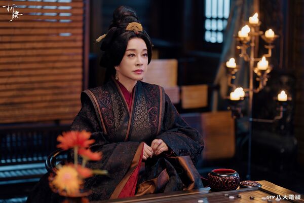 ▲劉曉慶在《折腰》氣場強大。（圖／八大電視提供）