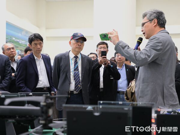 ▲▼   工研院長張培仁率團隊參訪亞創中心   。（圖／嘉義縣政府提供）