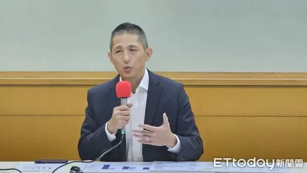 ▲▼吳怡農召開記者會公布民調。（圖／記者呂佳賢攝）