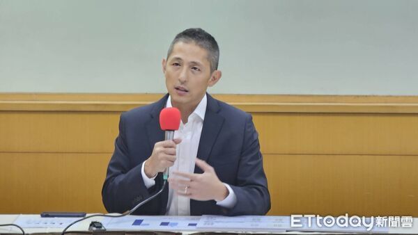▲▼吳怡農召開記者會公布民調。（圖／記者呂佳賢攝）