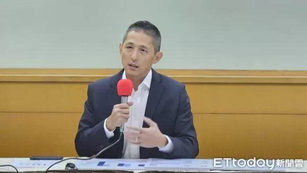 ▲▼吳怡農召開記者會公布民調。（圖／記者呂佳賢攝）