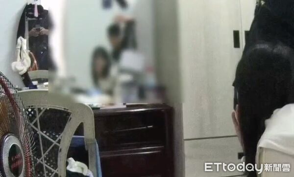 ▲▼毒情侶專竊高檔運動品牌，市值20萬元服飾堆滿屋。（圖／民眾提供，下同）