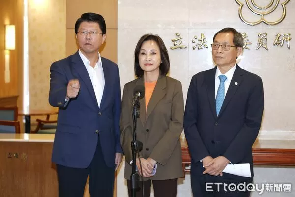 ▲▼有意角逐台南市長、高雄市長、屏東縣長的國民黨立委謝龍介、柯志恩、蘇清泉26日呼籲選民如同反罷免一樣，用選票力挺藍白版本的財劃法。（圖／記者湯興漢攝）