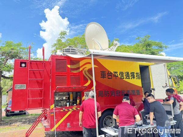 ▲台南市政府消防局代表隊在2025年度平台車操作競賽中奪下優勝殊榮。（記者林東良翻攝，下同）