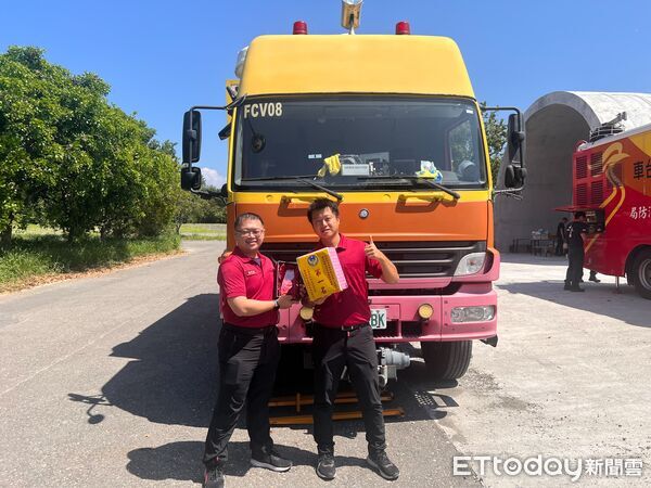 ▲台南市政府消防局代表隊在2025年度平台車操作競賽中奪下優勝殊榮。（記者林東良翻攝，下同）