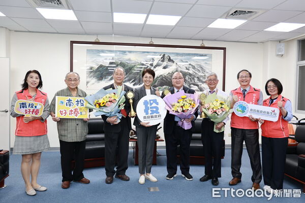 ▲榮獲第35屆醫療奉獻獎。（圖／南投縣政府提供，下同）