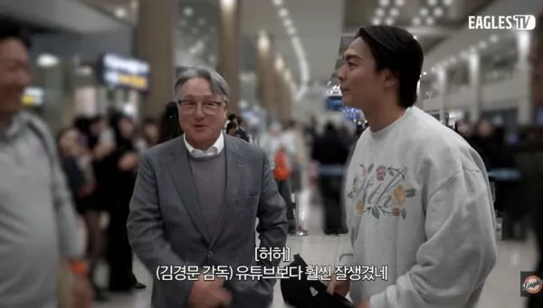 ▲韓華鷹王彥程與總教練金卿文相見歡、與前隊友龐塞（Cody Ponce）。（圖／截自Eagles TV）