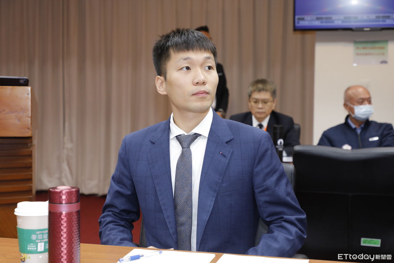 李洋唱名3次沒回竟是被塞門外 韓國瑜開玩笑:奧運金牌動作那麼慢