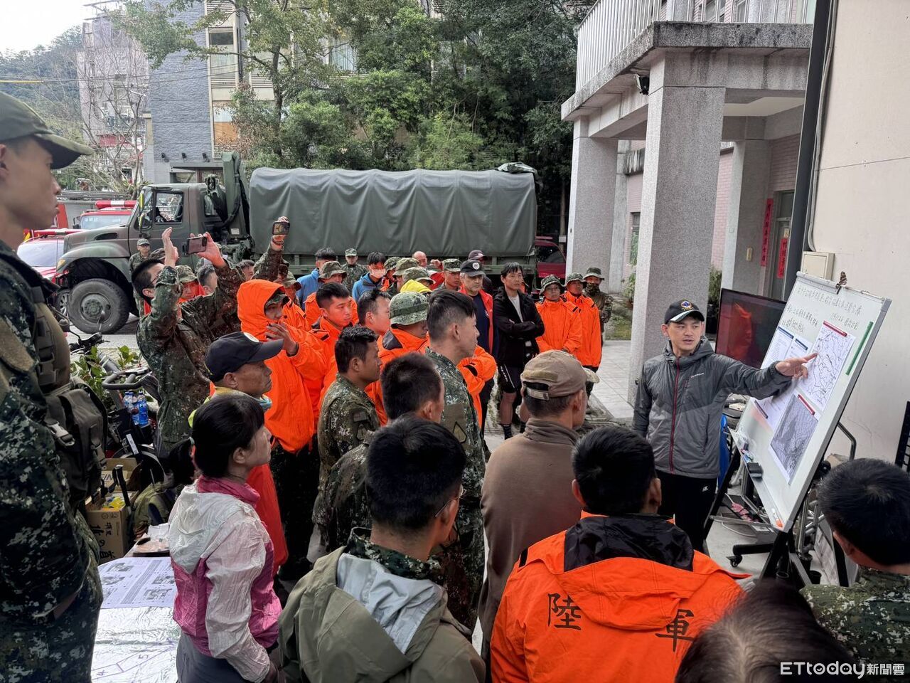 獨/找到了!裝甲兵八唐縱走失聯6天尋獲 比大拇指報平安畫面曝