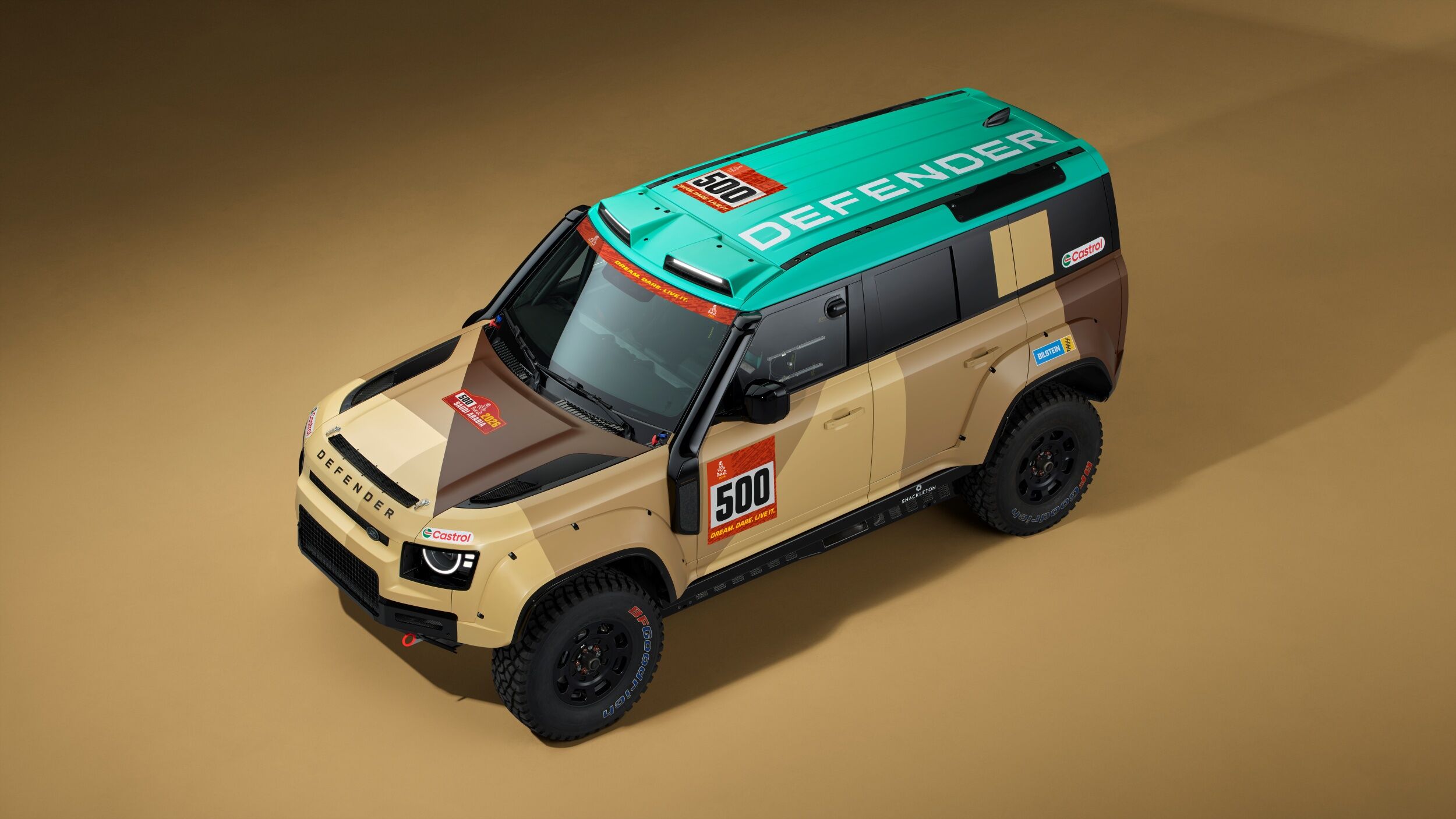 ▲Defender Dakar D7X-R現身暖場！明年參加達卡拉力賽。（圖／翻攝自Defender）