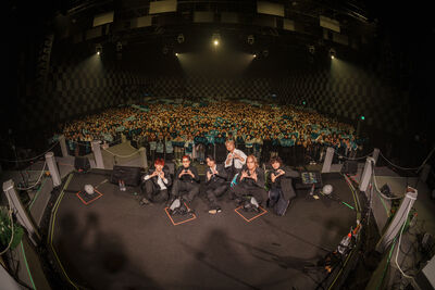 樂團成員當眾互相傷害! 遭揭「戴髮片出場」...他還被攻擊「渣男頭」