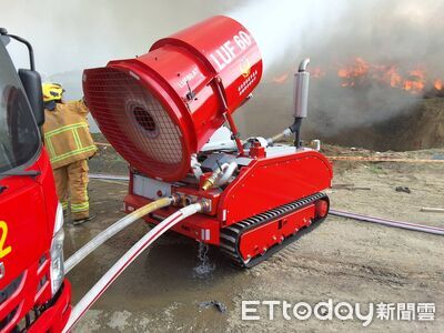 快訊／嘉義湖子內重劃大火！焦黑濃煙竄空　警消出動機器人馳援