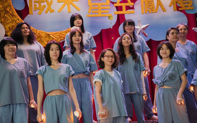 台版Jennie崩壞！孫淑媚遭導演騙「扮醜犧牲」　慘頂紅色霧眉：全場只有我