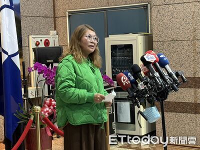 何鷹鷺嗆退黨 李明璇酸「快走不送」:跟王義川一樣愚蠢、白目