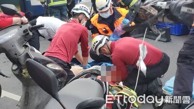 快訊/北市紅15R公車「右轉撞行人」 男遭捲入車底搶救無效亡