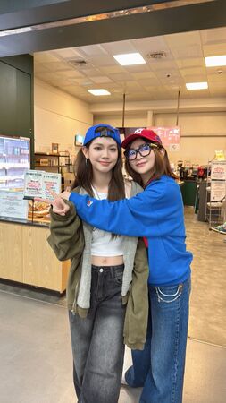 ▲▼王彩樺帶著愛女黃于庭表演。（圖／中天電視提供)）