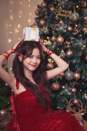 ▲▼王彩樺帶著愛女黃于庭表演。（圖／中天電視提供)）