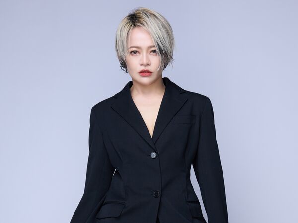 ▲▼戴愛玲宣佈續約舊東家華納音樂。（圖／華納音樂提供）