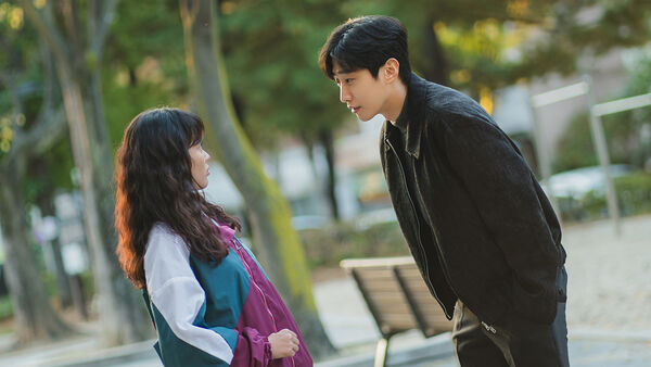 ▲▼ 振永《回到20歲》飾演娛樂公司的理事及天才製作人「丹尼爾」，振永《回到20歲》大展精實身材，《回到20歲》改編自同名經典電影在台播出。（圖／中天娛樂台提供）