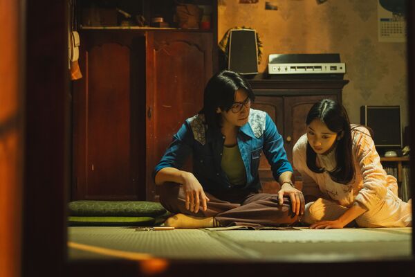 ▲宋柏緯和李沐在《那張照片裡的我們》再度合作，默契十足，比腕力的橋段打動不少人。（圖／瀚草文創GrX STUDIO提供）