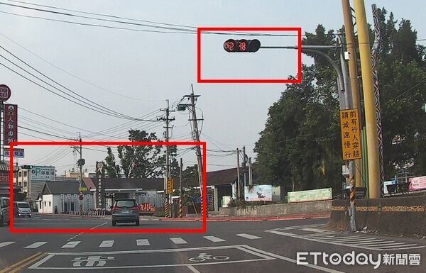 ▲▼阿里山公路驚悚畫面曝！紅燈5秒了還要闖。（圖／記者翁伊森翻攝）