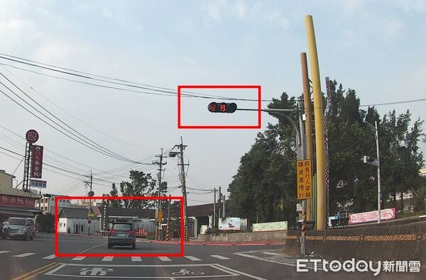 ▲▼阿里山公路驚悚畫面曝！紅燈5秒了還要闖。（圖／記者翁伊森翻攝）