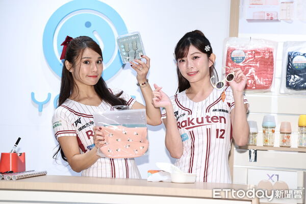 ▲▼ 忠義基金會公益球衣捐贈 啦啦隊女神穎樂與琳妲     。（圖／記者黃克翔攝）