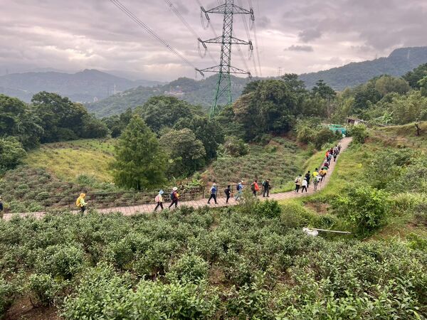 ▲「微笑山線大縱走尋寶集章任務」首波推出的「成福山秘境尋寶」與「銀河洞仙境觀瀑」路線交通便利。（圖／新北市觀旅局提供）