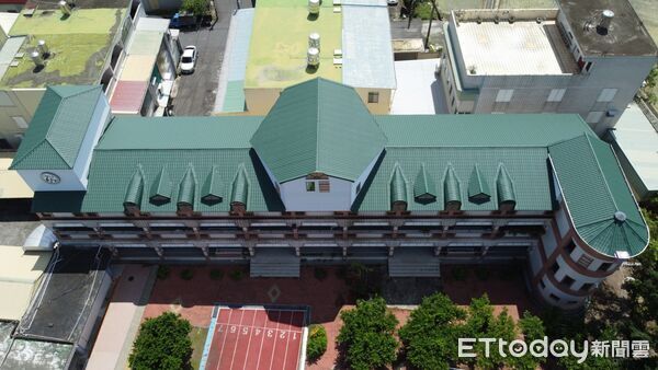 ▲台南市2025年度投入5056萬元進行校舍屋頂防水隔熱改善，共42棟建物受惠。（記者林東良翻攝，下同）