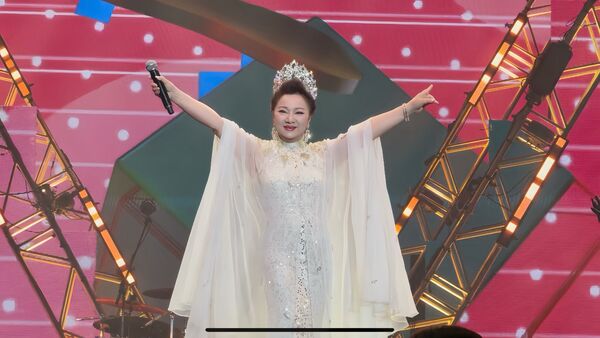 ▲白冰冰前往馬來西亞檳城的食物狂想館參觀。（圖／長興影視）