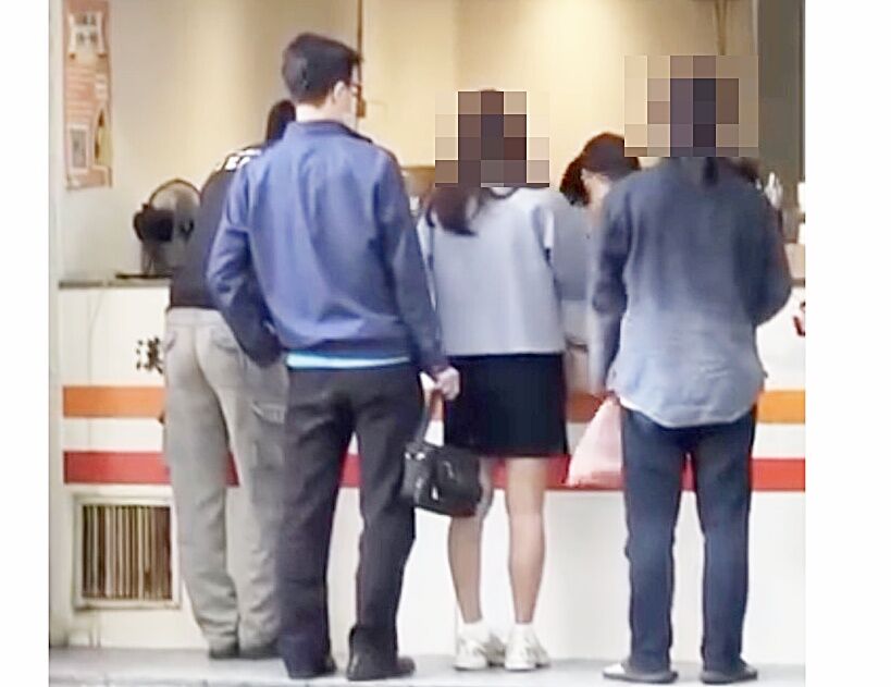 中壢火車站周邊有偷拍狼!疑背包藏針孔接近短裙女 警追查中