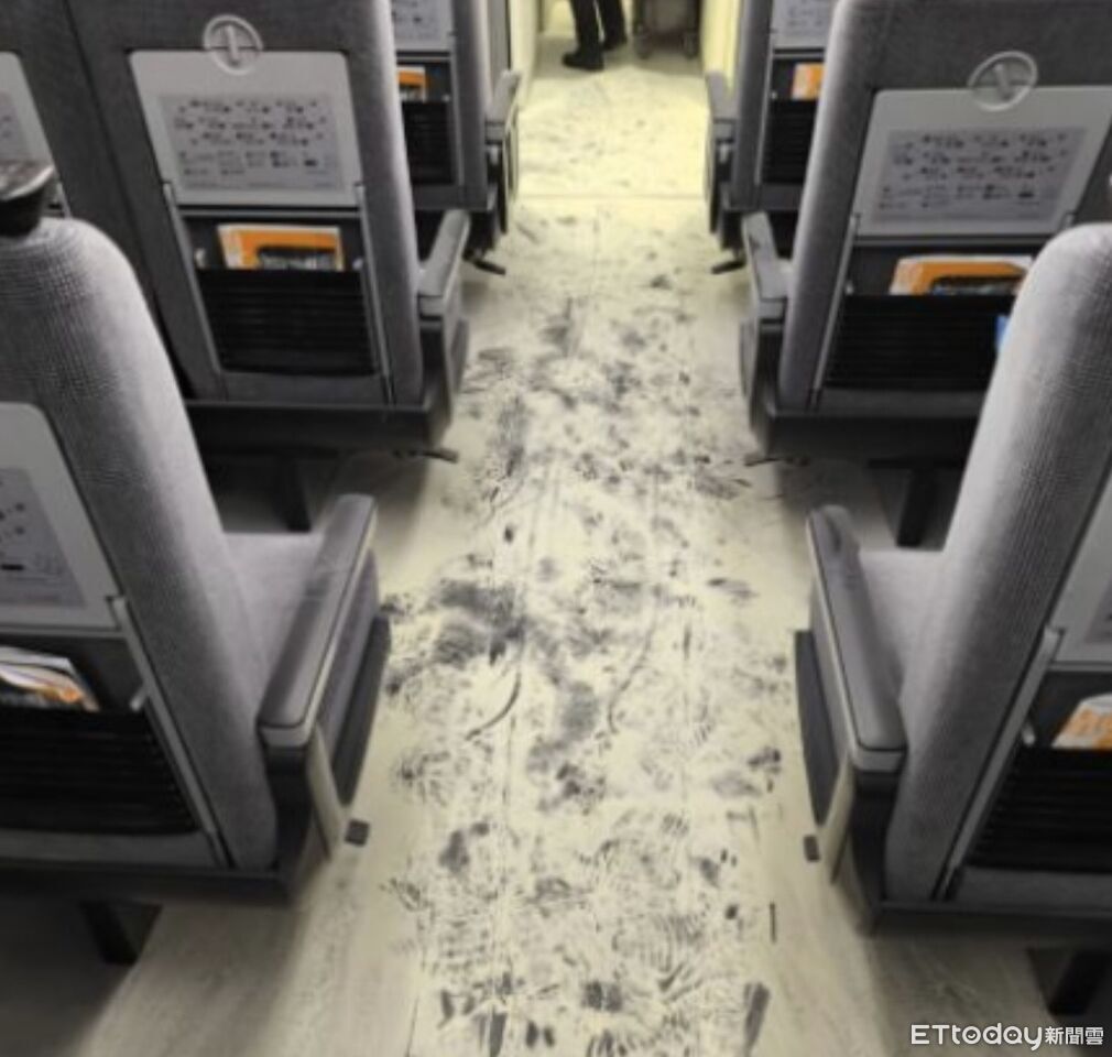 台鐵旅客車上亂噴滅火器「滿地粉末」　警上車逮人