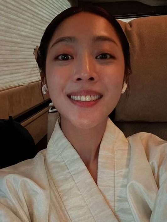 ▲韓國女星曹寶兒（조보아）與圈外男友結婚滿一週年後，如今又傳出將「升格當媽」的喜訊。（圖翻攝自IG／@xxadoraa）