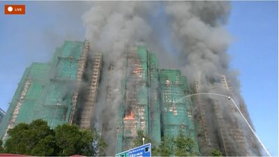 宏福苑44死惡火「今早現況」曝！　火光持續濃煙飄天