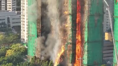 香港大火「燒焦小說」飄落　書名讓1.1萬網友破防淚崩