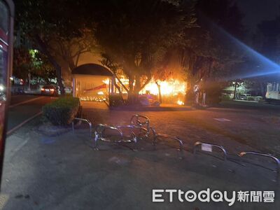 台中西區「公園旁土地公廟」深夜起火! 警消抵達已全面燃燒