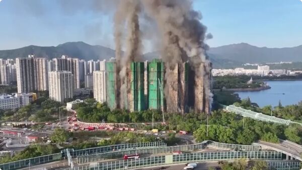 ▲▼宏福苑大火27日一早狀況。（圖／美聯社）