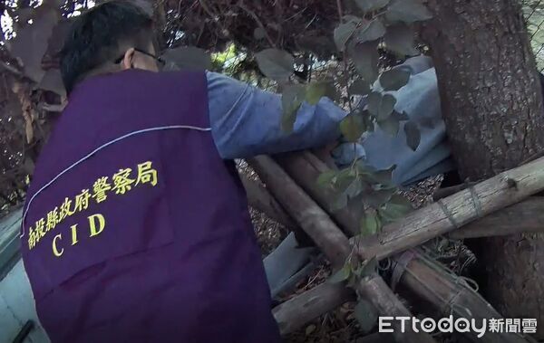 ▲女子在超商購物時因未將車輛熄火上鎖，遭呂姓犯嫌潛入車內後座躲藏。（圖／記者高堂堯翻攝）