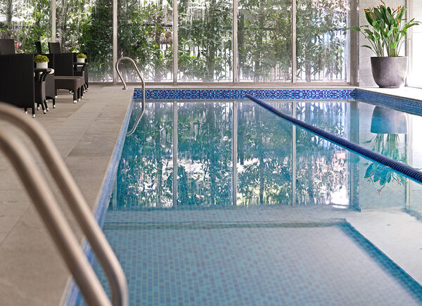 ▲華泰瑞舍Abundance Room,賦樂旅居精采客房,華泰瑞舍室內泳池。（圖／業者提供）