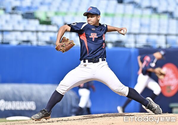 ▲▼ 2025第十三屆中信盃黑豹旗全國高中棒球大賽，平鎮高中胡冠威 。（圖／記者李毓康攝）