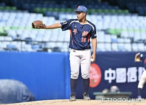 ▲▼ 2025第十三屆中信盃黑豹旗全國高中棒球大賽，平鎮高中胡冠威 。（圖／記者李毓康攝）